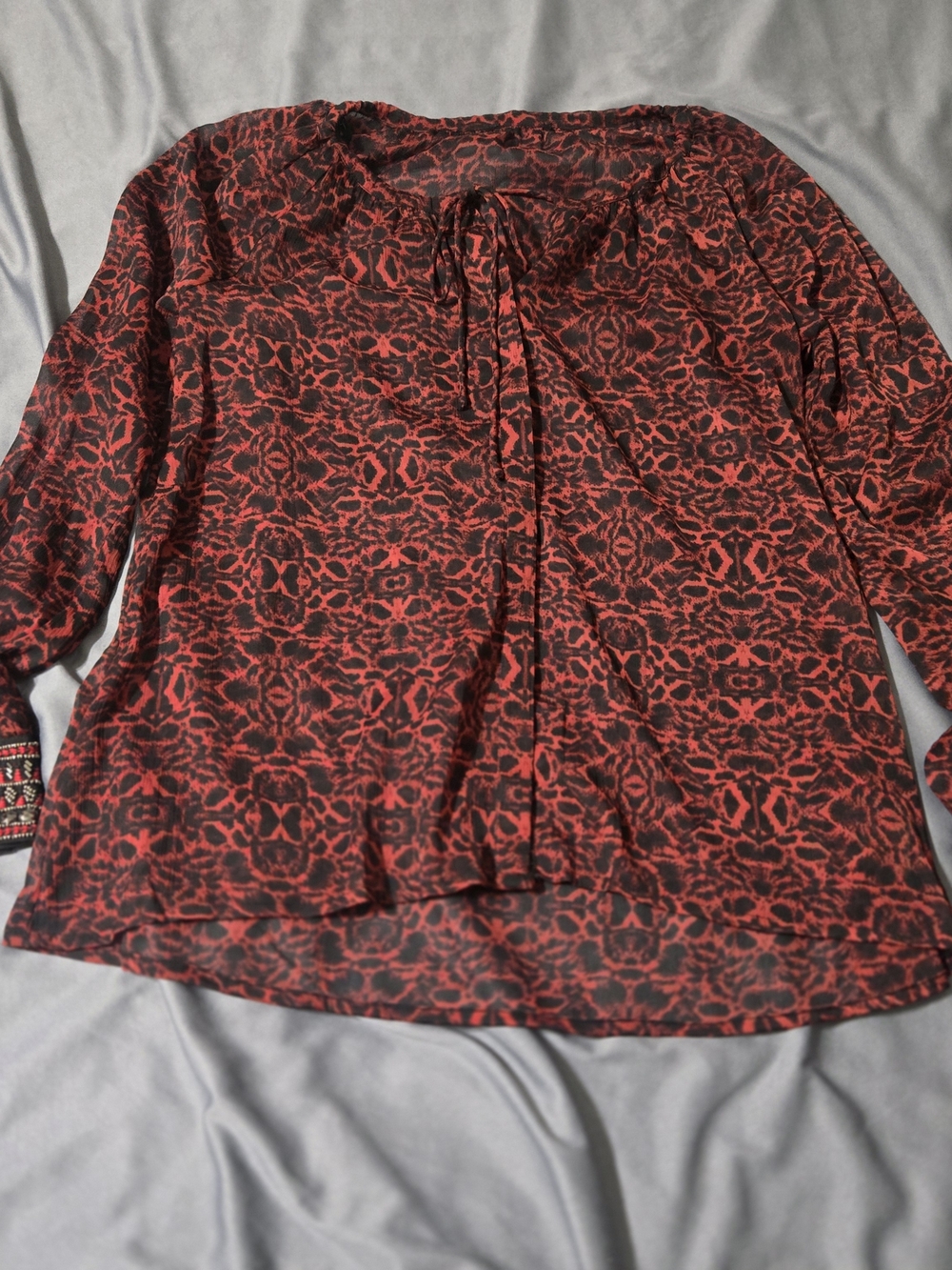 Jessica Simpson Red Geometric SHEER Blouse Size XS Beaded Cuffs KeyHole Tie Neck
